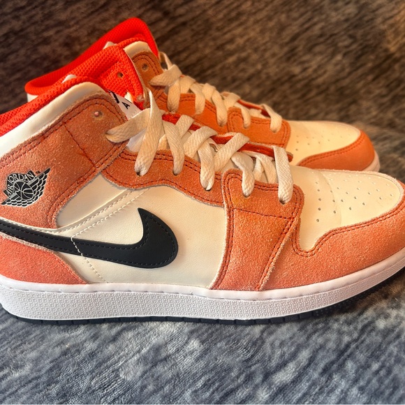 Jordan 1 Orange Suede Size 6.5Y - Picture 1 of 3